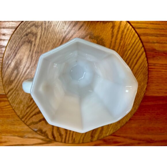 Vintage Anchor Hocking Harvest Grape Milk Glass White Pitcher - Picture 5 of 10